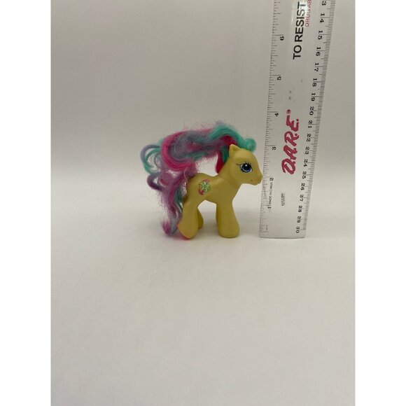 2006 My Little Pony Tea Lily Figurine Toy - Picture 6 of 7
